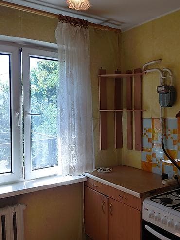 6 микрорайон квартиры: 1 комната, 30 м², 6 мкр 104 серия, 4 этаж, Требуется ремонт — 5
