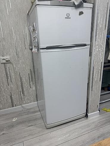 Холодильник Indesit, Б/у, Двухкамерный, 150 *