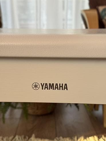 Банкетки: Банкетка для пианино YAMAHA (белая) Продаю Банкетку для пианино — 2