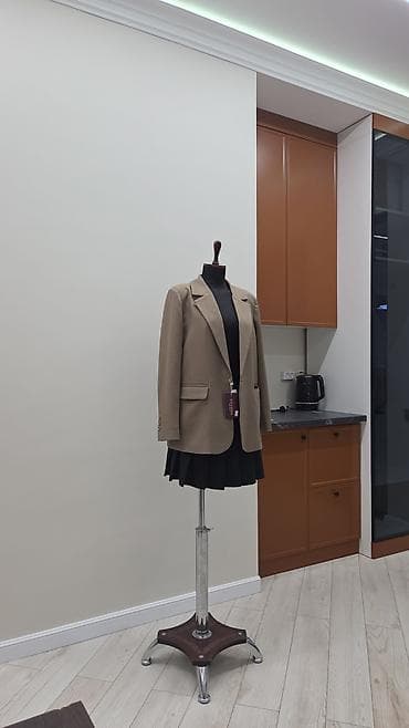 ЖЕНСКИЕ ЖАКЕТЫ И ЖИЛЕТ - Классические однобортные жакеты прямого кроя