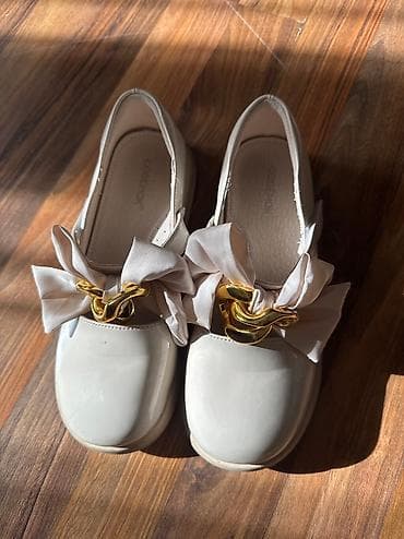 Туфельки для девочки Размер 37 Бежевые лакированые Состояние отличное