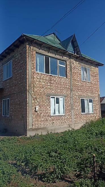 участо: Продается двухэтажный кирпичный дом с двускатной крышей из — 3