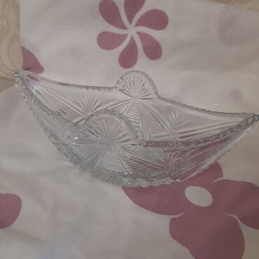 Продаю хрустальные советские конфетницы все по 250 сомов: лодка без