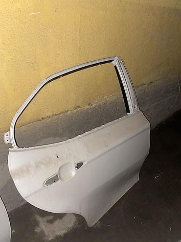 авто дым: Дверь Передняя правая Toyota, Б/у — 4