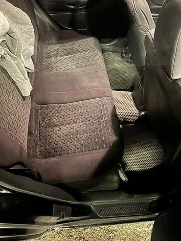 салон жасайбыз: Mazda 323: 2001 г., 1.6 л, Кол менен иштөөчү, Хетчбек — 3