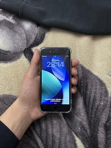 IPhone SE 2020, 128 ГБ, Черный, Чехол, 76 %