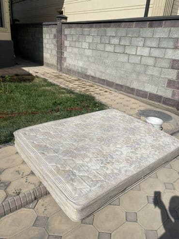 матрасы из кореи: Продаю матрас пружинный двуспальный. бу -Производство: Корея пружины — 4