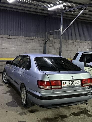 Toyota Carina E: 1995 г., 2 л, Седан