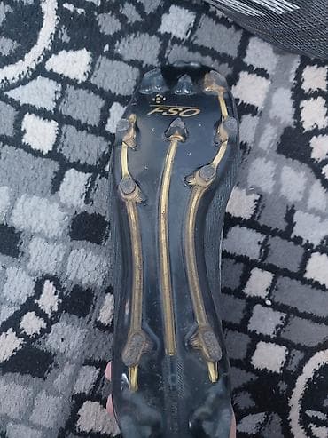 Велосипеды: Футбольные бутсы без шнурков (лакового типа, FG) - Размер: EU 40 (US — 4