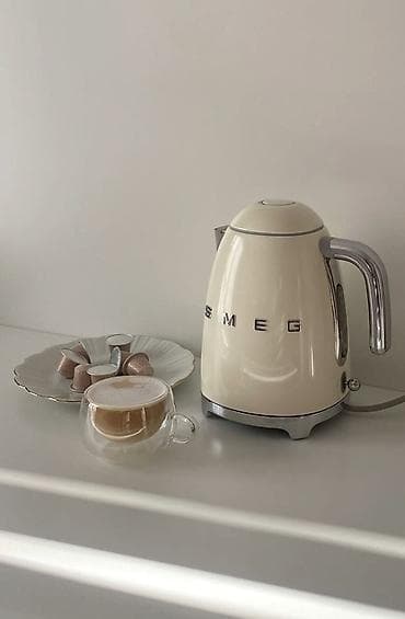 silver kitchen: Чайники и термо бутылки SMEG продаем по скидке, т.к у этой партии к — 3