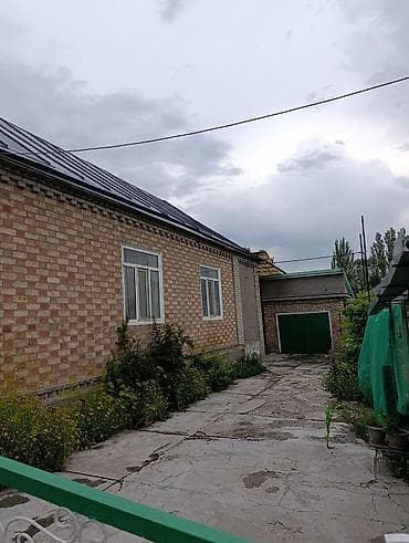 Гаражи: Продаётся кирпичный жилой дом в с.Новопокровка. с хозяйственным — 3