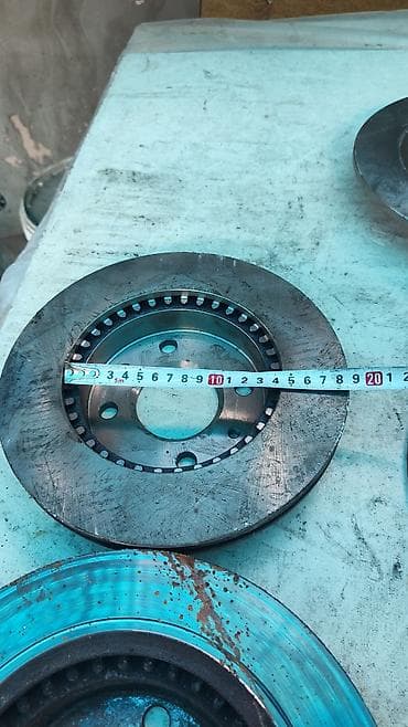 успокоитель тормозных колодок: Передняя тормозная колодка Nissan 1998 г., Б/у, Китай — 3