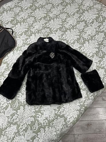 Мырзалардын бут кийими: Срочно продается шуба-трансформер!!!! Состояние как новой!!! Одевали — 5