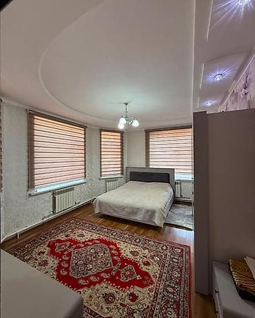дом для кош: Продам 2-х этажный дом в районе рынка Дордой моторс. Участок 5,7 — 10