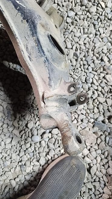 бампер subaru legacy: Передний левый рычаг Mercedes-Benz — 4