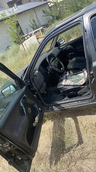 Транспорт: Volkswagen Golf: 1993 г., Хэтчбэк — 5