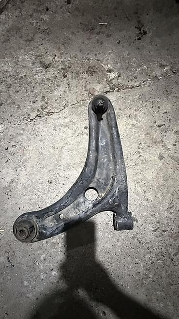 Передний правый рычаг Honda