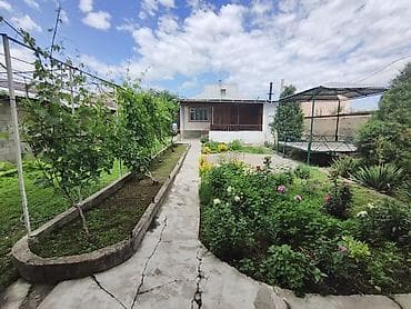 квартира 2 к: Продаётся жилой дом с большим ухоженным двором и садом. - Отдельно — 3