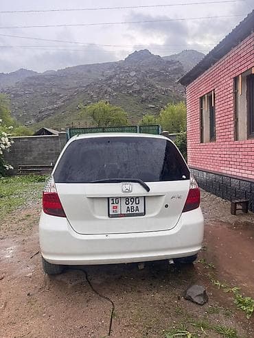 спарк в аренду: Honda Fit: 2004 г., 1.3 л, Вариатор, Бензин, Хэтчбэк — 7