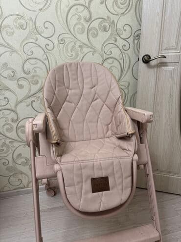 детский складной стул со столиком: Стульчик для кормления в нейтральной цветовой гамме. Оснащен — 8