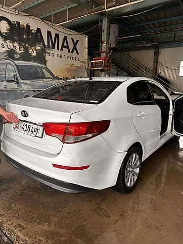 кызыл кия кыз: Kia Rio: 2015 г., Кол менен иштөөчү, Бензин, Седан — 2