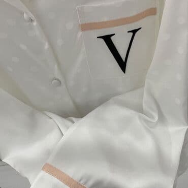 белая ночная сорочка: Широкий ассортимент Женских/Мужских пижам Мужских/Женских халатов — 3