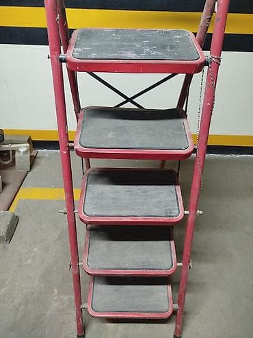 Эмерек: Складная стремянка с широкими ступенями - Материал: металлическая — 1