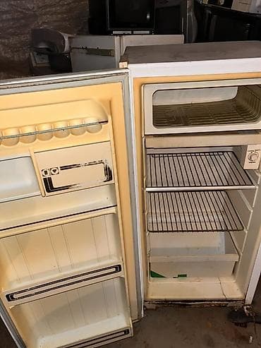 витринный холодилник: Холодильник однокамерный с морозильным отделением вверху — 3