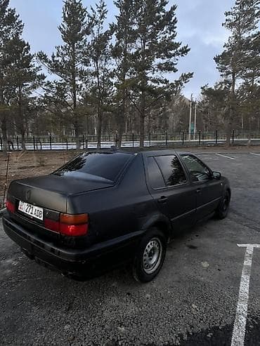 kirgiz auto: Volkswagen Vento: 1993 г., 1.8 л, Механика, Бензин, Седан — 4