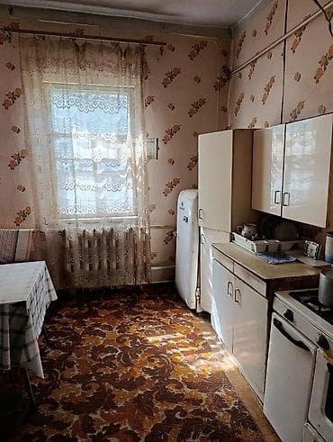 Кыймылсыз мүлк: Срочно продается дом в районе Баят с 3,6 соток земли по документам по — 10