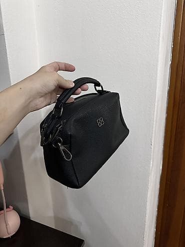 Продаю сумку . Черная кожаная НОВАЯ! В комплекте два ремешка 2500