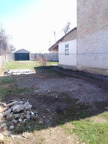 участок с шалта: 7 комнат Двухэтажный кирпичный дом с большим участком. - Материал — 7