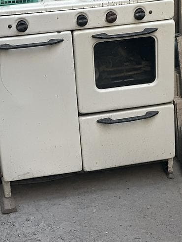 Ретро газовая плита с духовкой - Классический металлический корпус в