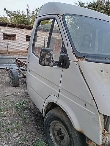 Транспорт: Предлагается каркас микроавтобуса Ford Transit с кабиной. Автомобиль — 4