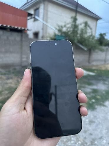 e mount: Смартфон с тройной основной камерой и светодиодной вспышкой. Корпус с — 7