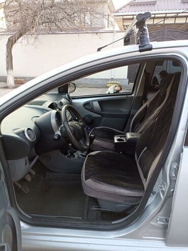 айго aygo: Toyota Aygo: 2010 г., 1 л, Механика, Бензин, Хетчбек — 7