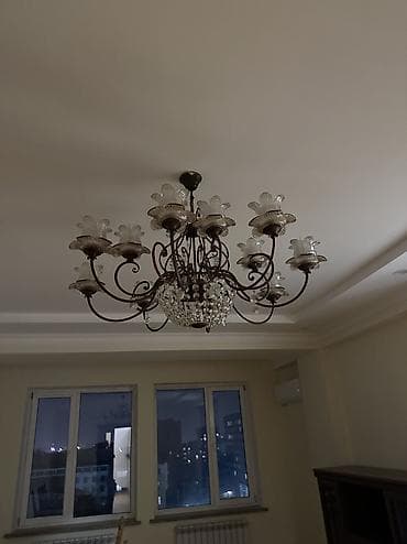 Люстры: Классическая потолочная люстра большого диаметра с множеством рожков — 4