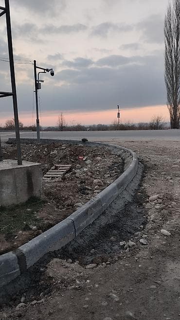 металлический уголок: Устройство бортового камня (бордюра) и лотков для водоотвода - — 3