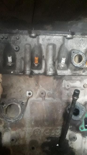 автозапчасти на пассат: Головка от пассат б3 моно 1,8об. Есть блок тоже — 2