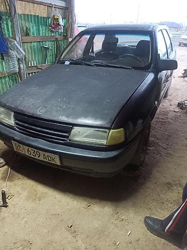 Opel Vectra: 1996 г., 1.6 л, Механика, Бензин, Седан