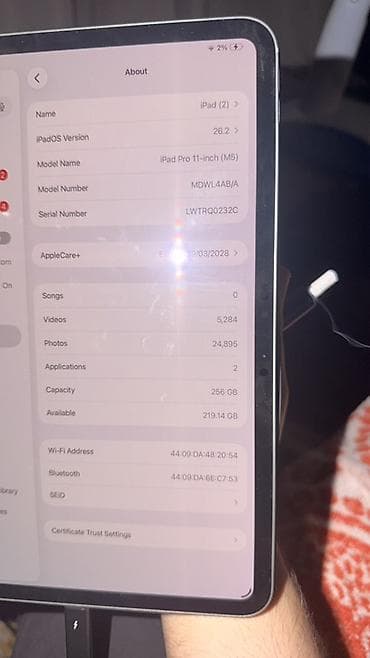 Планшеты: Apple iPad Pro 11″ (M5), Wi‑Fi, 256 ГБ, серебристый iPad заряжался — 2