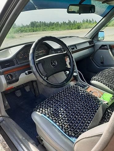 ключи б у: Mercedes-Benz W124: 1990 г., 2 л, Механика, Бензин, Седан — 2