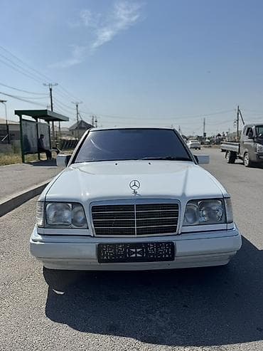 Mercedes-Benz W124: 1992 г., Седан