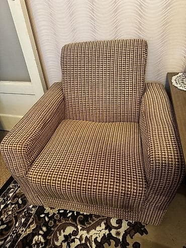 third edition solution: Продаю диван раскладной и два кресла к нему. Б/у. Цена 7000 сом — 2