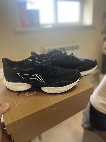 coros pace 3: Легкие беговые кроссовки, черные с белой подошвой. - Назначение — 2