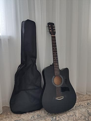 Гитары: 🎸 Продаю акустическую гитару 38 размера. Продаю красивую чёрную — 3