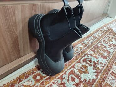 Киреге берилүүчү кийимдер: Батинкелер, 39, 4F, Жаңы, түсү - Кара, Акысыз жеткирүү — 4