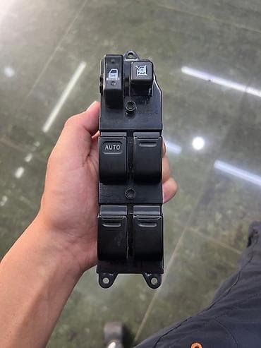 стеклы: Блок управления боковыми стёклами. Кнопки на Toyota Corolla 2001г. - — 6