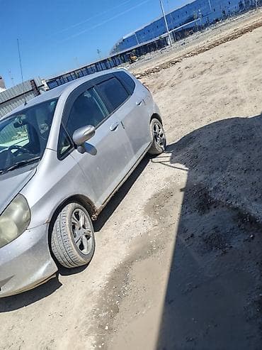 mini cuper: Honda Fit: 2001 г., Автомат, Бензин, Хэтчбэк — 5