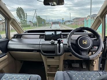 степ спада капот: Honda Stepwgn: 2005 г., 2 л, Автомат, Газ, Минивэн — 6